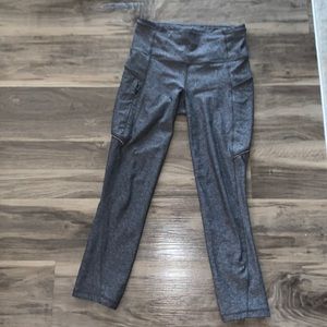 Lululemon grey/ black cropped leggings